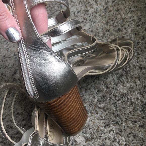 gold Gladiator sandal 11 Narrow - Picture 2 of 8